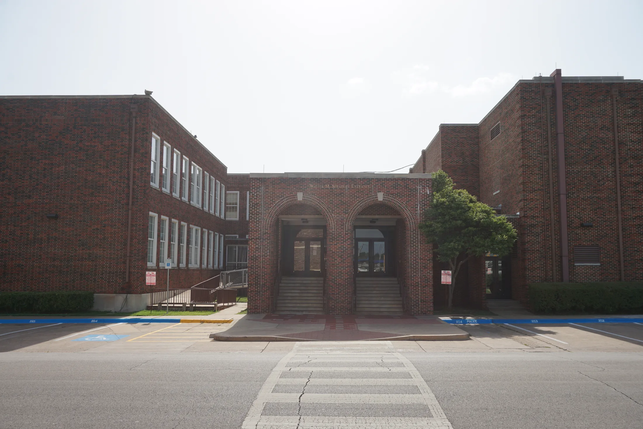 Highland Park High School exterior in University Park, Texas